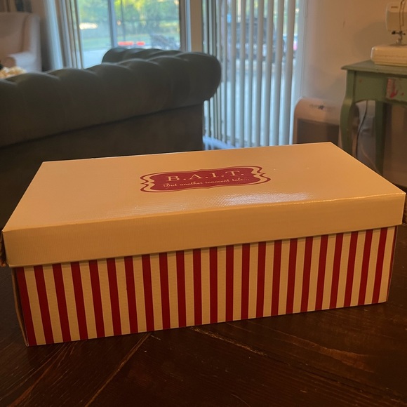 B.A.I.T. Footwear black Selena flats with red embroidered bow, vegan leather - Picture 9 of 9